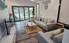 Mooloolaba Canal Home - Modern 4Bedroom With Spa, Sauna And Private Pontoon - New Proprietor 2024